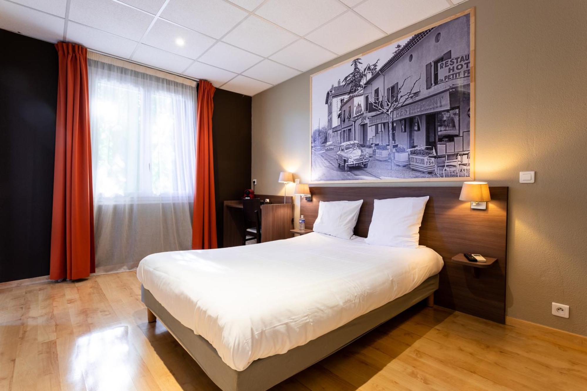 Logis Hotels Et Restaurant La Pause Rn7 La Coucourde Exterior foto