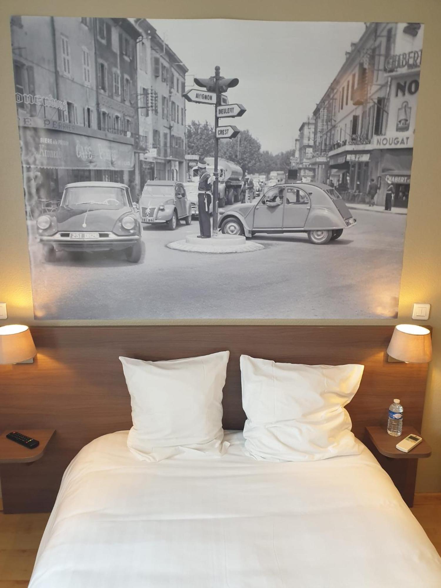 Logis Hotels Et Restaurant La Pause Rn7 La Coucourde Exterior foto